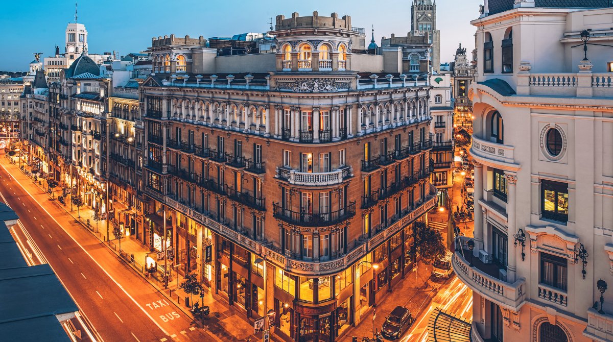 Estamos a solo 700 metros de uno de los barrios más efervescentes de #Madrid. ¿Sabes cuál es? 😜
➡ bit.ly/2J5XUJW