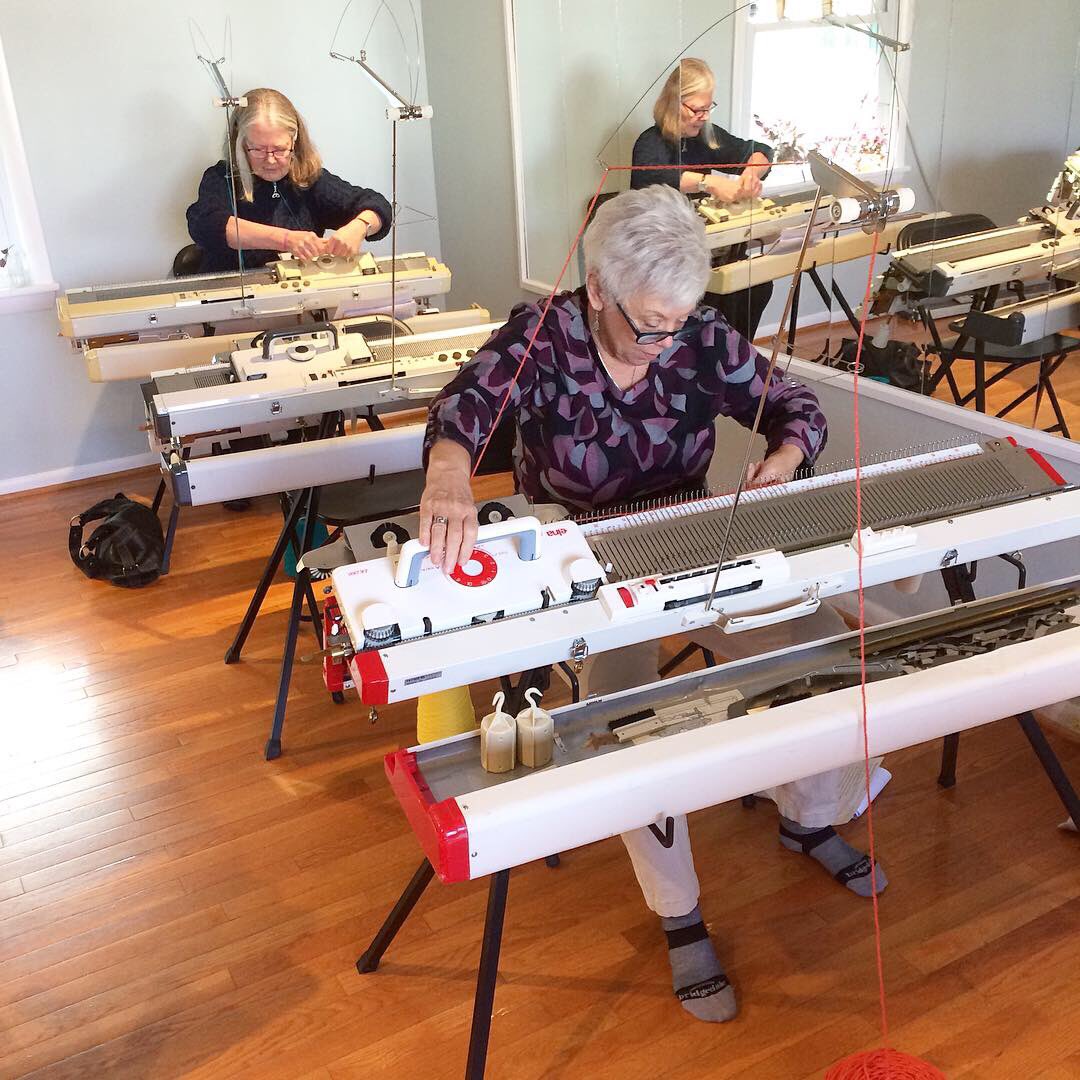 machineknits's tweet photo. Inspired machine knitting students!
#knittingmachine #knitting #knittingclasses #knittinglessons #RochesterNY https://t.co/hGROQwtxHG