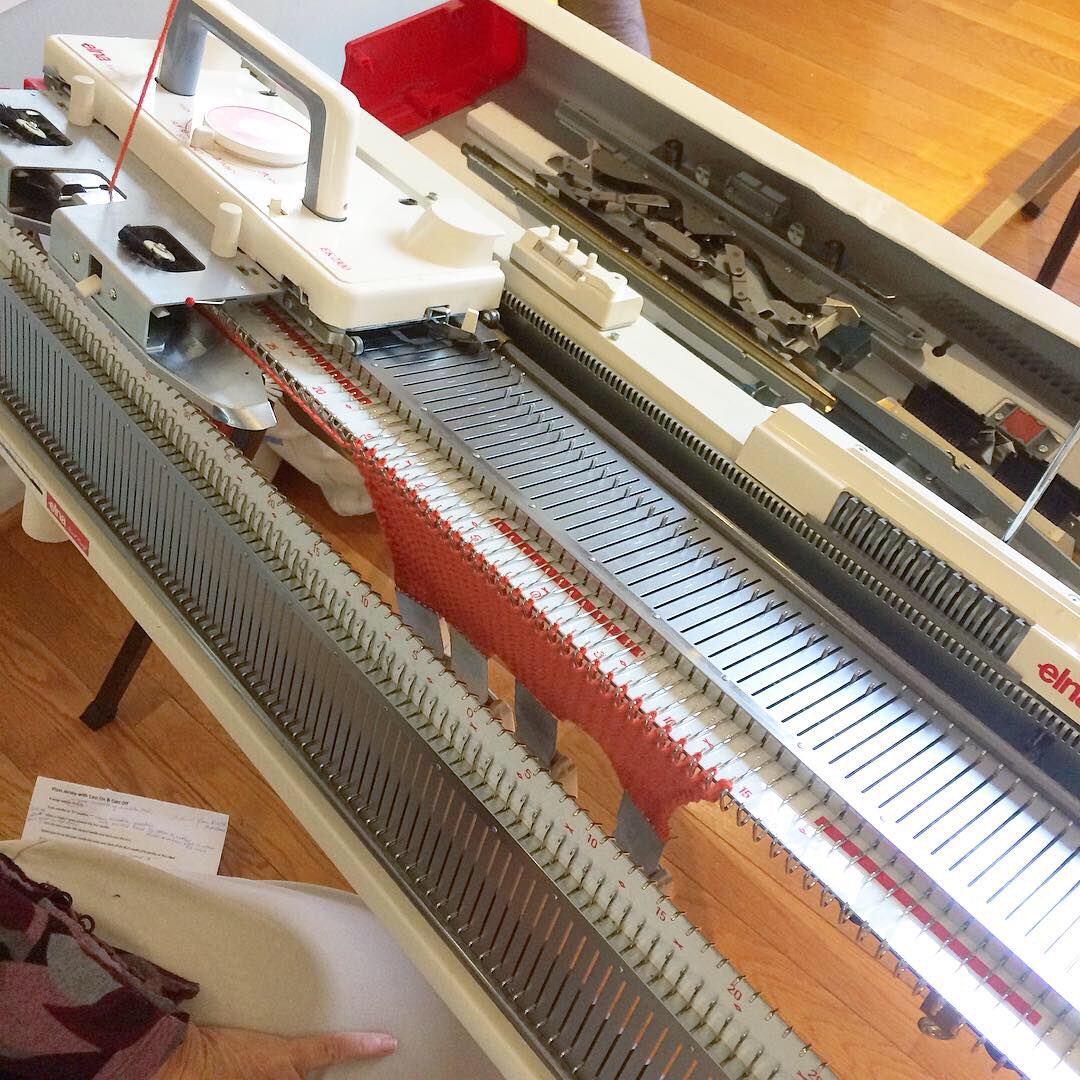 machineknits's tweet photo. Inspired machine knitting students!
#knittingmachine #knitting #knittingclasses #knittinglessons #RochesterNY https://t.co/hGROQwtxHG