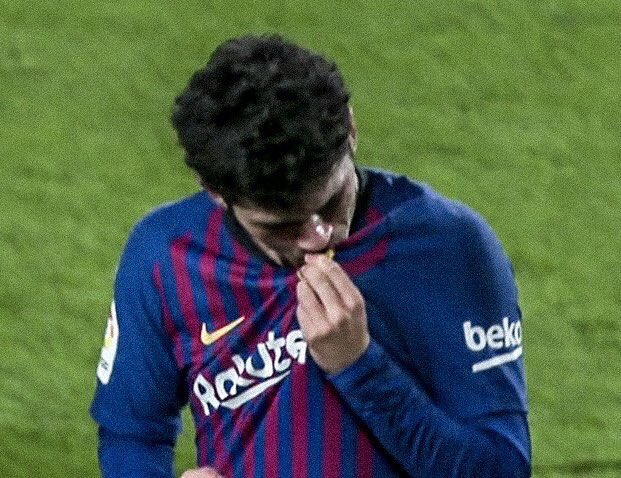 styxcipher's tweet image. Aleña scores the goal and kisses the crest.

Beautiful.