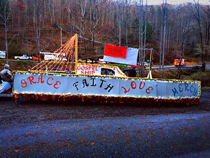 PoundRiverChrch's tweet photo. The Pound River Church Gospel Ship🛳sailed in both the #Haysi and #Clintwood parades this weekend! #faith #hope #love #peace #mercy
📷: @MLYTAY94 https://t.co/7W3G4qkDc7