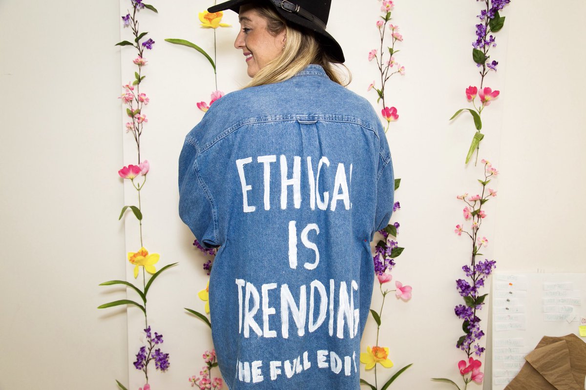 thefulledit's tweet photo. Tip the scales in favor of #diversity Skip the #VSFashionShow tonight. As a former #VictoriasSecret Designer , I share why. Watch the video here
 🎥 https://t.co/IOZNUv6nqy

#EthicalIsTrending #WeAreAllAngels
@Robynlawley https://t.co/Vz50Tn9S7V