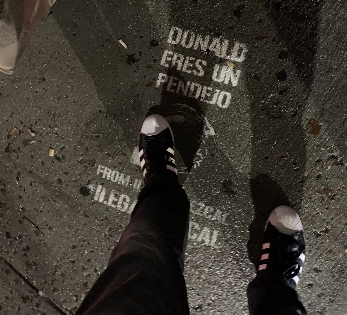 senorlelo's tweet image. This is me, standing on trump’s face in my #shelltoes, while waiting to see @misscherrylala. #GoodTimes #NYC