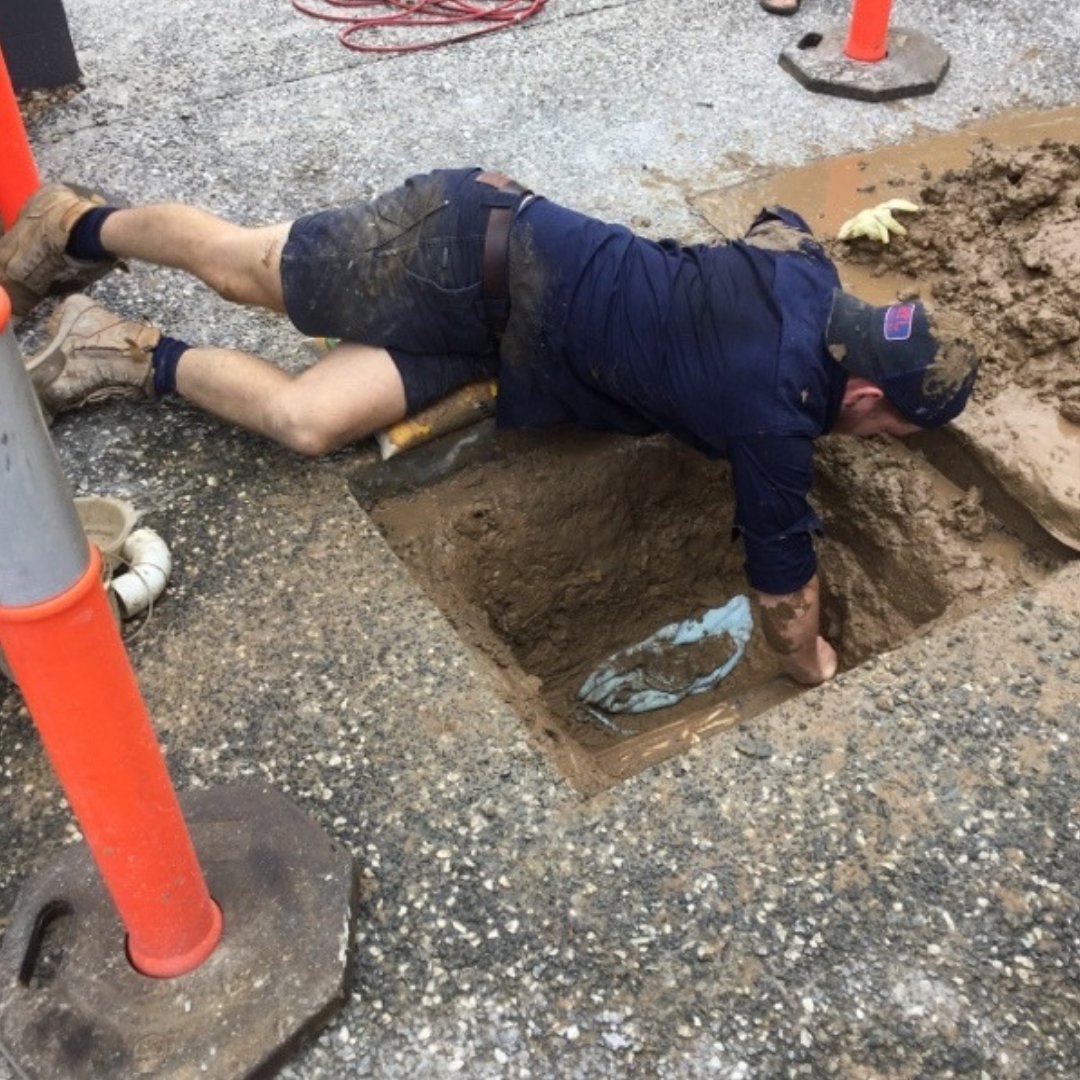 RTL_Trades's tweet image. It&apos;s dirty work being a plumber! #StuckInTheMud #MuddyWork #Service #plumber #tradesmen #BrisbanePlumber #GoldCoastPlumber #tidytradesmen #Tradesmen #PlumberLife