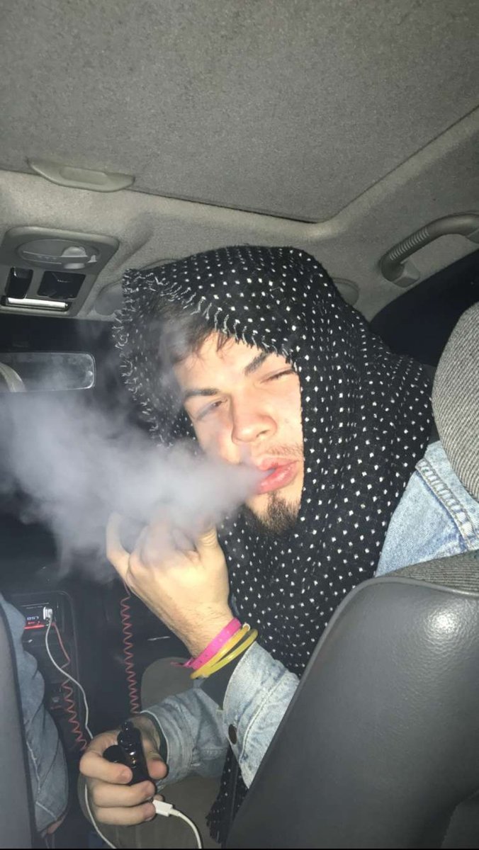 flo_debuisson's tweet image. #Evolution2018 j'sais pas quelle religion choisir