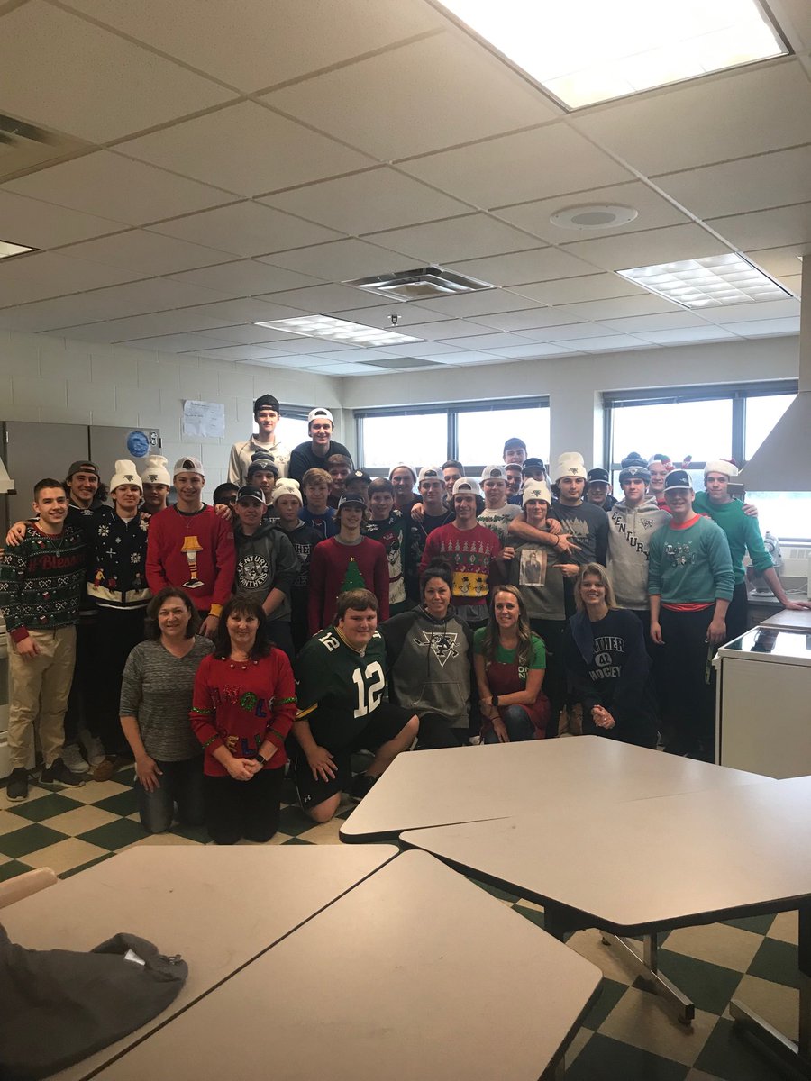 PantherHockey97's tweet photo. 90 dozen cookies later! Thanks to the moms for helping organize! https://t.co/mT1Fq57NBX