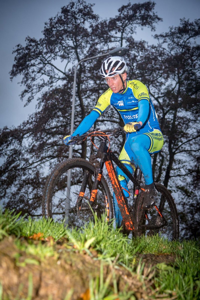 BeachBoysNwijk's tweet photo. @fietsmaatjes vandaag waren onze renners weer actief @ophetstrand_nl #dijktotdijkrace #strandrace en op de #swabo #cross in #lisse @RTVHa #cycling #beachboys #cyclingteam foto’s gemaakt door @Robbie_Janssen https://t.co/190AUB46hw