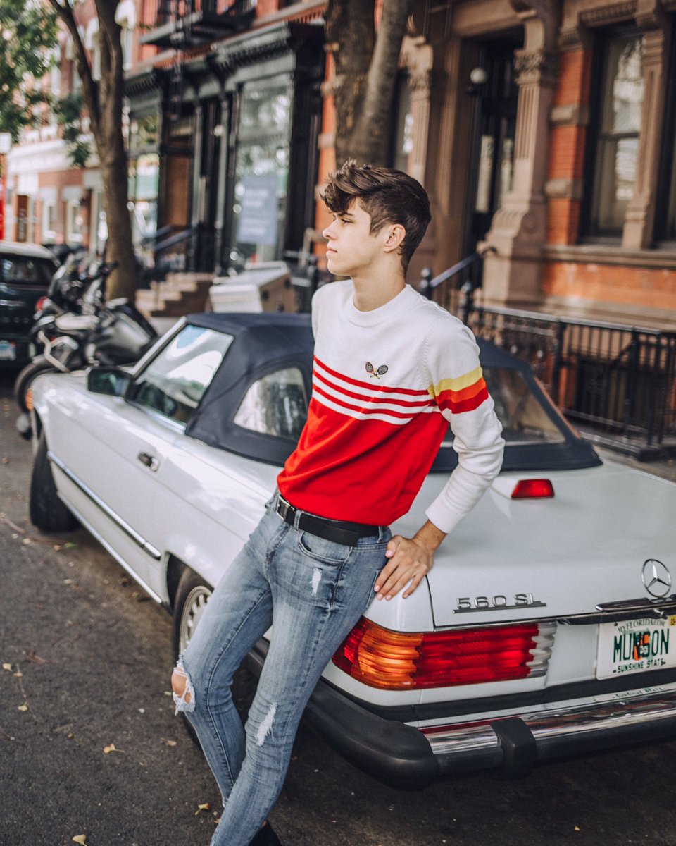 jacksonxkrec's tweet photo. Look at me being all Gay nd shit #vibrantLGBTQ https://t.co/PAZtXBfrIT