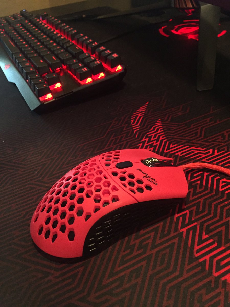 KalGMorici's tweet photo. Flew out to LA yesterday to get my @finalmouse instead of studying for finals #priorities #finalmouse #soldout https://t.co/4DdyrSoqVg