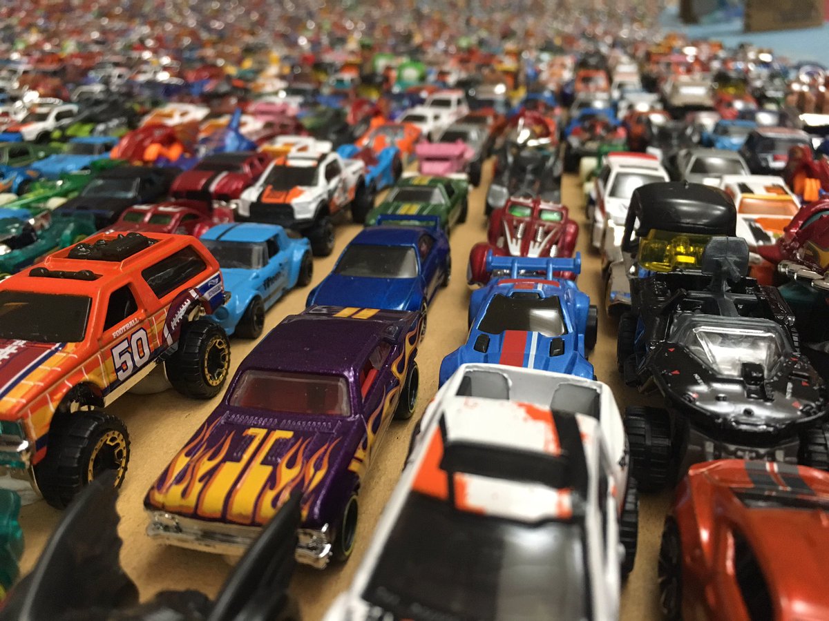 It’s amazing how many @Hot_Wheels you can set up in 16hrs. We’re excited to show off our project tomorrow! https://t.co/0e4lr6t32g