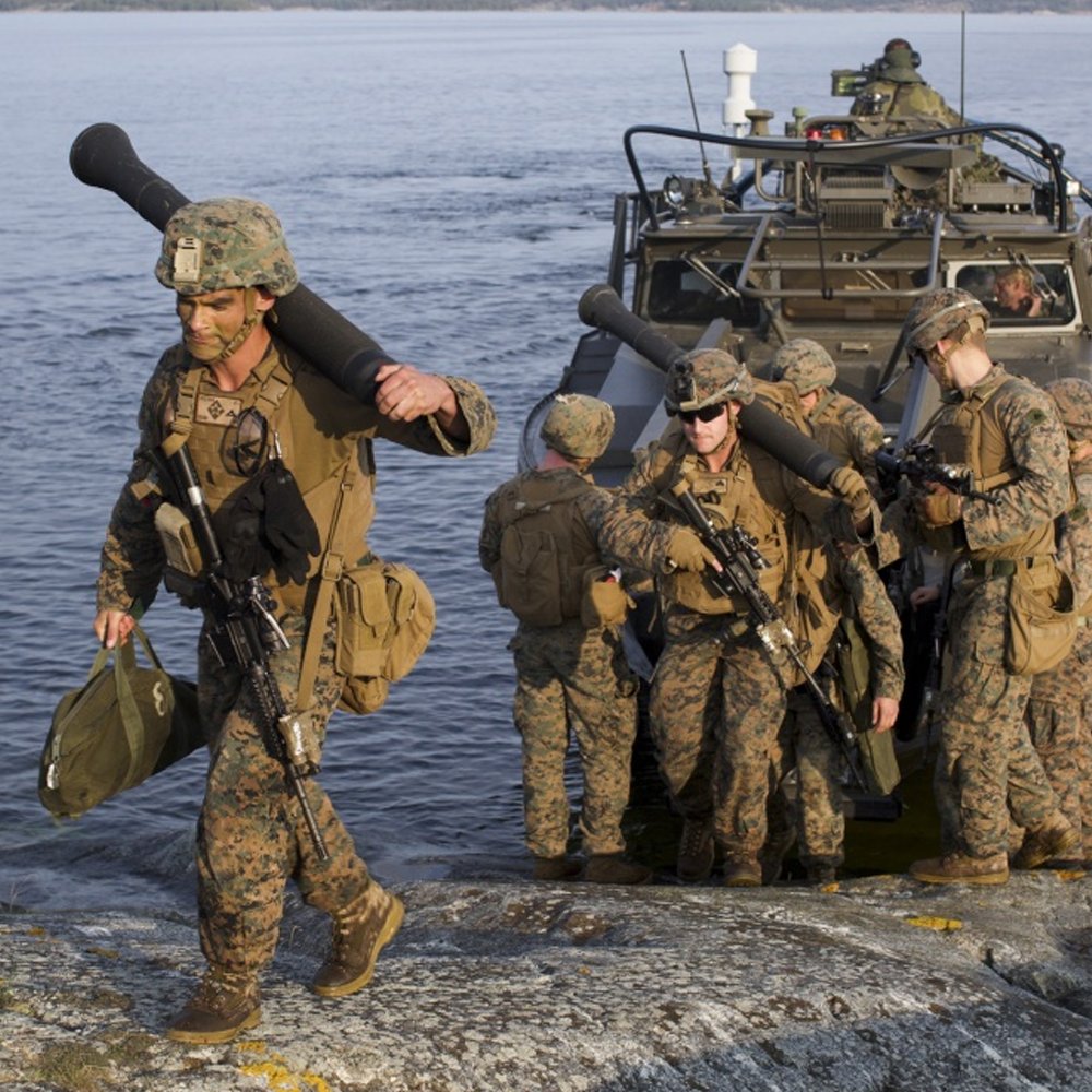 hangitfirecom's tweet image. U.S. Mortarmen with Marine Rotational Force disembark from the Swedish Marine Combat Boat 90 to establish weapon positions during a practice amphibious assault as part of Exercise Archipelago Endeavor aboard the island of Uto, Harsfjarden, Sweden.