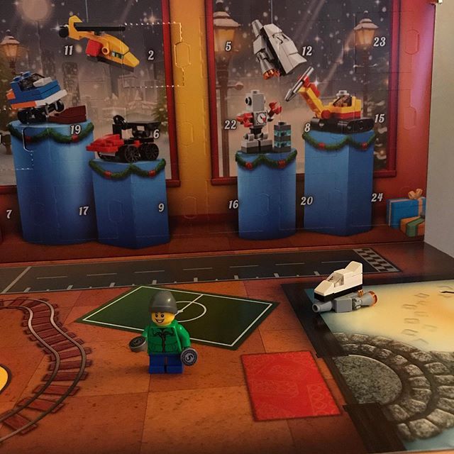MommaCalm's tweet photo. Day 2 of the LEGO Advent Calendar #legoadventcalendar #december2 #christmasseason #christmascountdown2018 #thecalmmomma https://t.co/UhIKjbVl9H https://t.co/AYaBTrMW2m
