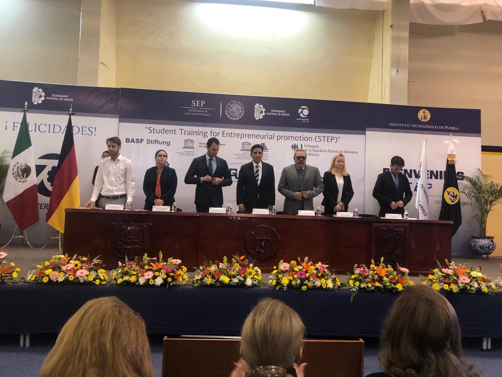 difusion_ITI's tweet image. El #TecNMITIstmo participó en la “Ceremonia de Clausura del Programa STEP”, que impulsa el @TecNM_MX y se realizó en el @oficialitpuebla.
 
itistmo.mx/el-tecnm-i-t-d…

#STEP2018 
#TecNM
#SoyTecNMITIstmo
#OrgullosamenteTecNMITIstmo
#OrgulloXhahuis