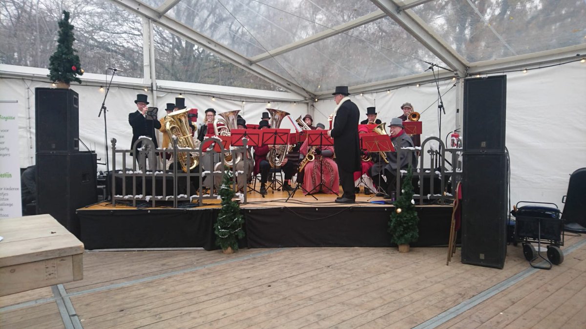 De eerste 3 optredens bij de Castle Christmas Fair 2018 zitten er op. Op zaterdag 15 december zijn we te vinden in stadshart Zaandam.