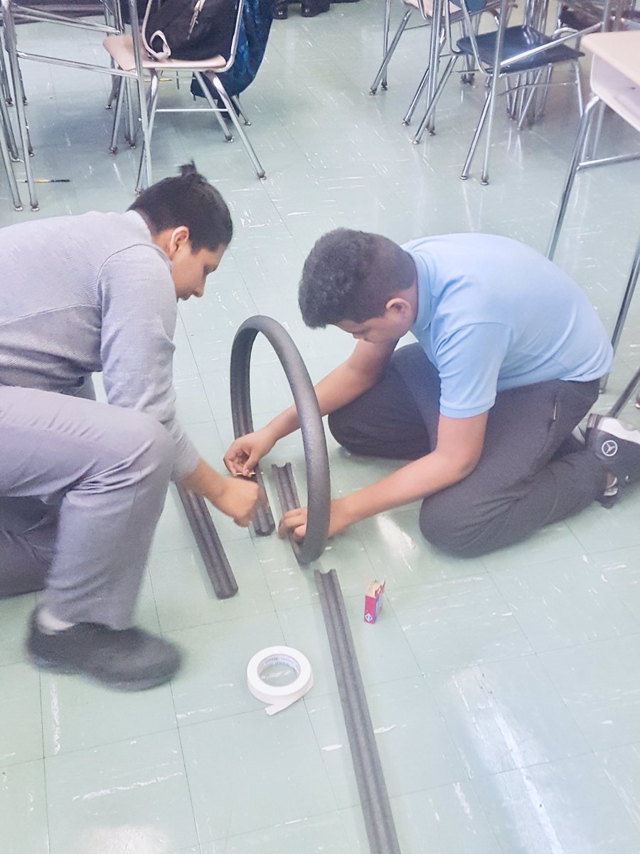 experentiadocet's tweet image. My Engineers at Harbor Heights Middle School worked together in a project based learning activity and designed, then engineered their own rollercoasters. #stemkidsnyc #PBL #Engineering4All