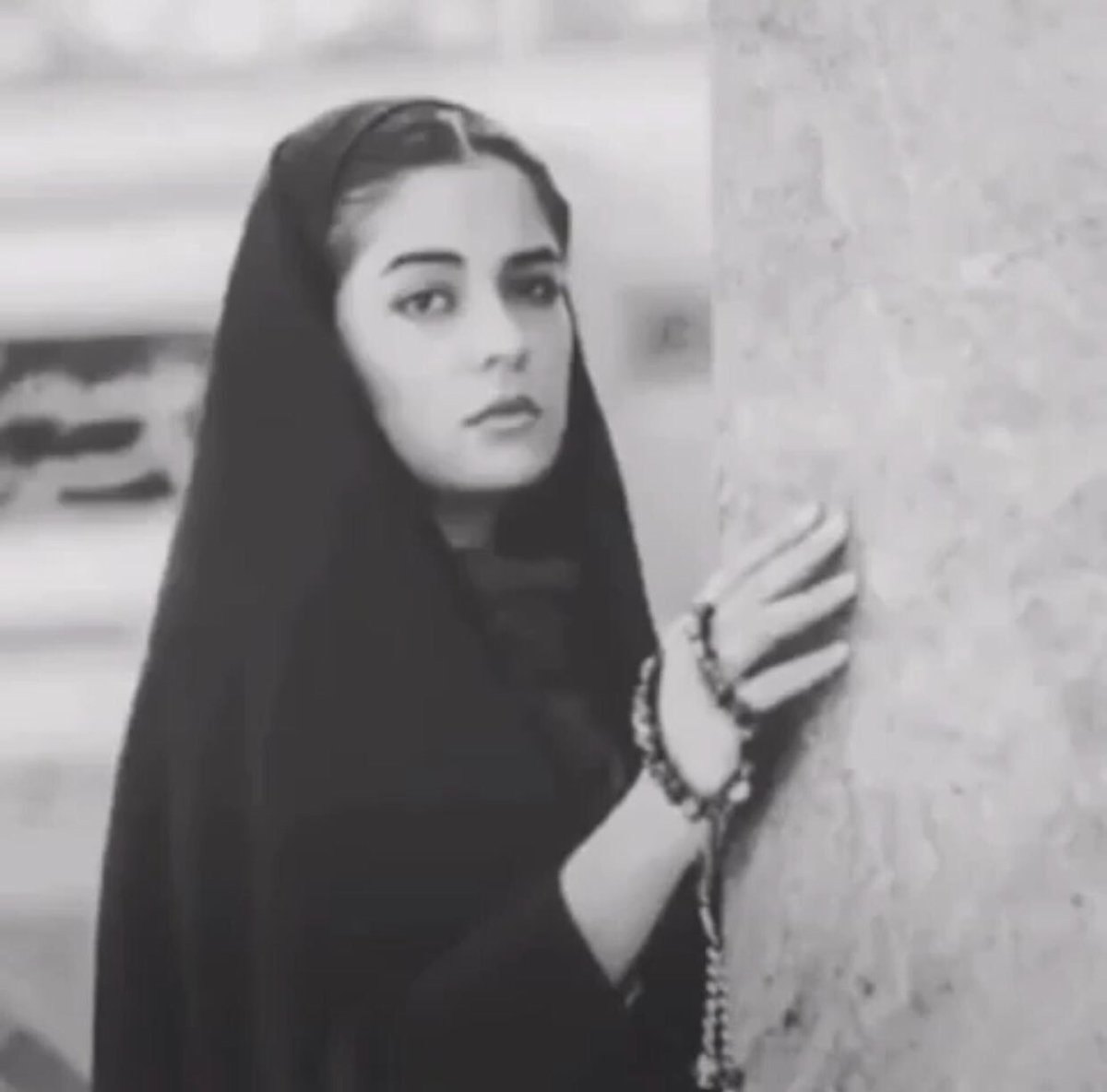 إِنَّ الذي يَقْبِضُ الدُنيا وَيَبْسُطُهَا..
إِنْ كانَ أغنـاكَ عَنِّي سوفَ يُغْنِينِي .
•
•
العدواني