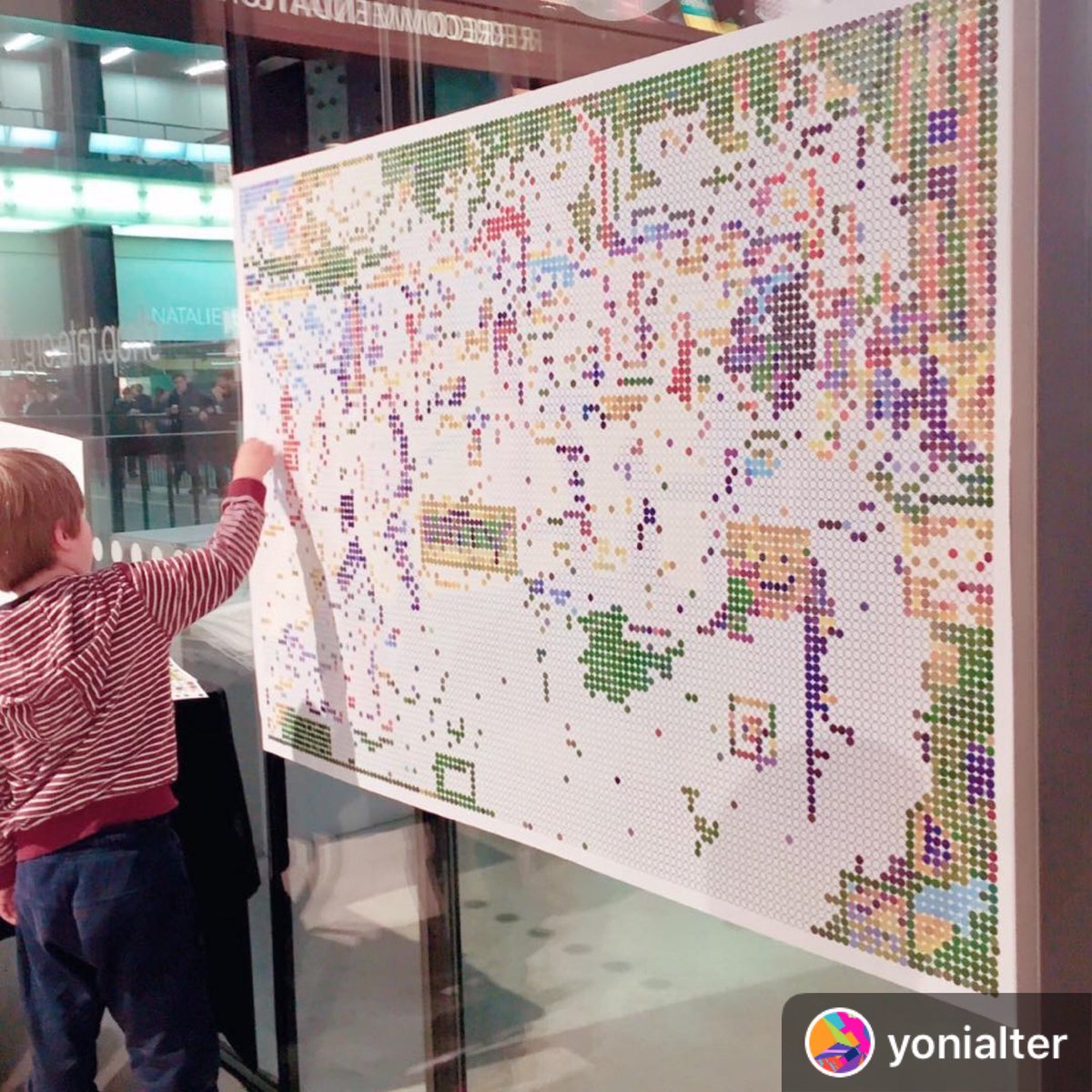 Prestel_pub's tweet photo. Loving this 😍😍 a HUGE thank you to everyone that came down to @tatemodernshop today and took part in our giant Sticker Seurat Poster activity 🙏🏼🙏🏼🙏🏼🙏🏼 and thank you @tatemodernshop for hosting 🙌🏼🙌🏼👌🏻👌🏻 #tate #prestel #stickerseurat #pointlisim #Seurat https://t.co/I6WaN3GM1P