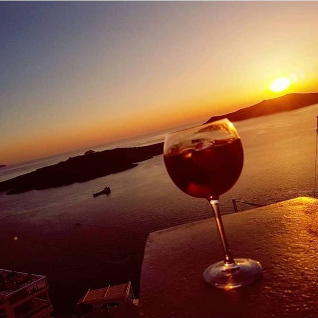 SantoSecrets's tweet image. How did you welcome #december yesterday? Would you rather had a glass of #santoriniwine enjoying this view instead? 🍾🍷🌅
#santorinisecrets #lovesantorini #instasantorini #visitsantorini #destinationsantorini #thira #instamoment #skyporn #santorini #on… ift.tt/2AIKktf