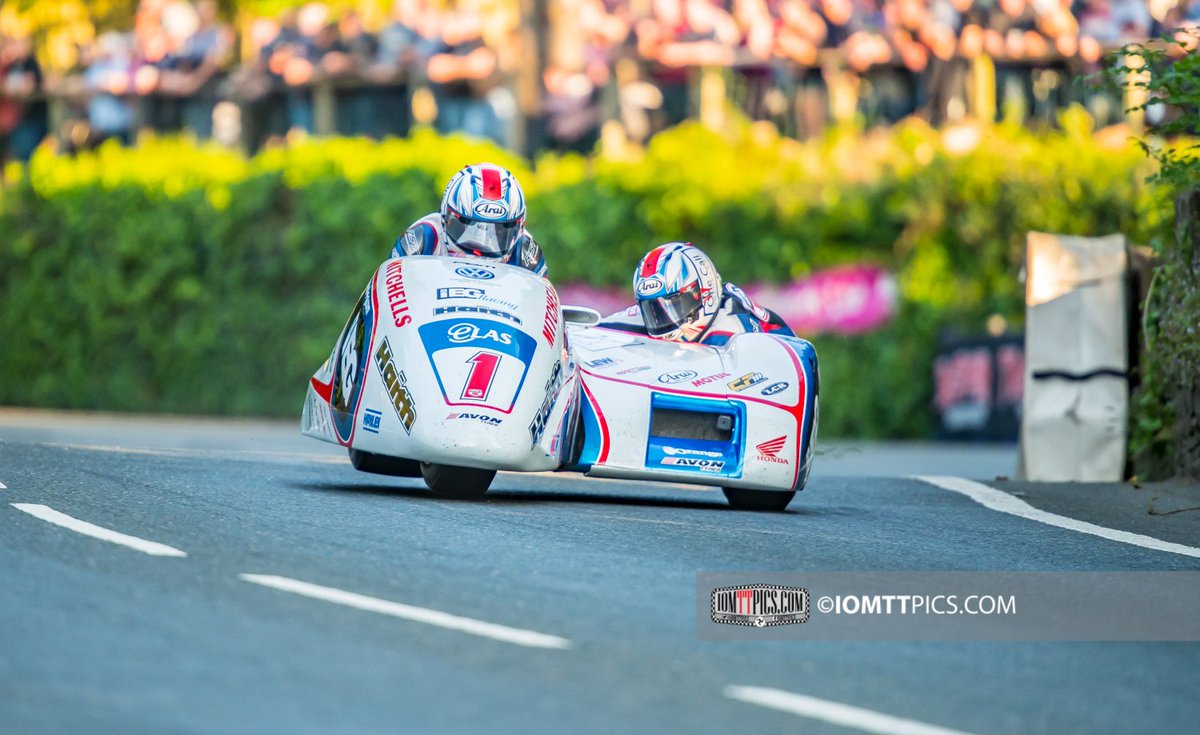 iomTTpics tweet media