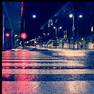 تأتي عتمت الليل لتظهر مشاعر تاهت في نور النهار حتى أصبحت  في داخلي زحمة شعور خافت من الظهور فها أنا لأ أجد ونيساً لعتمتي سوى كلماتي في عتمت الليل  تزيد بداخلي مشاعر إشتياق وكل ما حلت عتمت الليل هاجت حروف الهجاء لتملي سطوراً كتبتها لتبقى على مر العصور ..
#عتمت_الليل