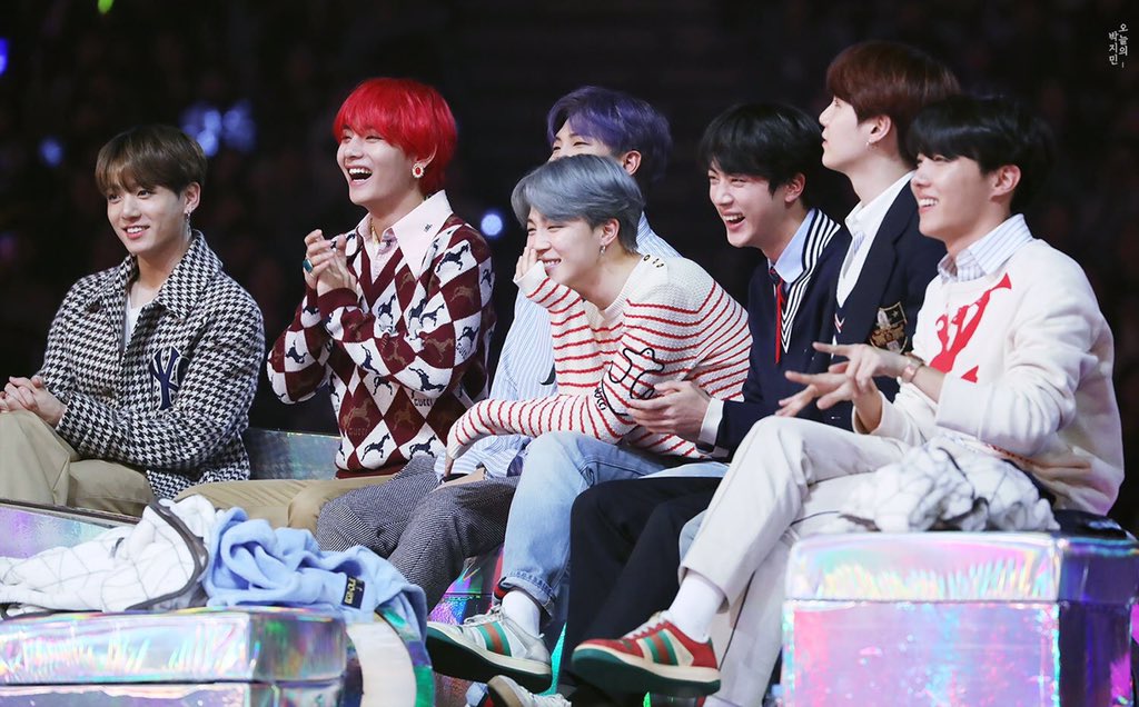 ArmyBim's tweet photo. Happy thanh xuân của em tròn 2000 day Debut.  Mãi bên nhau nhé Bangtan 💜 
#BTS_Debut2000days 
#BTS #MAMAVOTE 
@BTS_twt https://t.co/WbXkw8bZb9