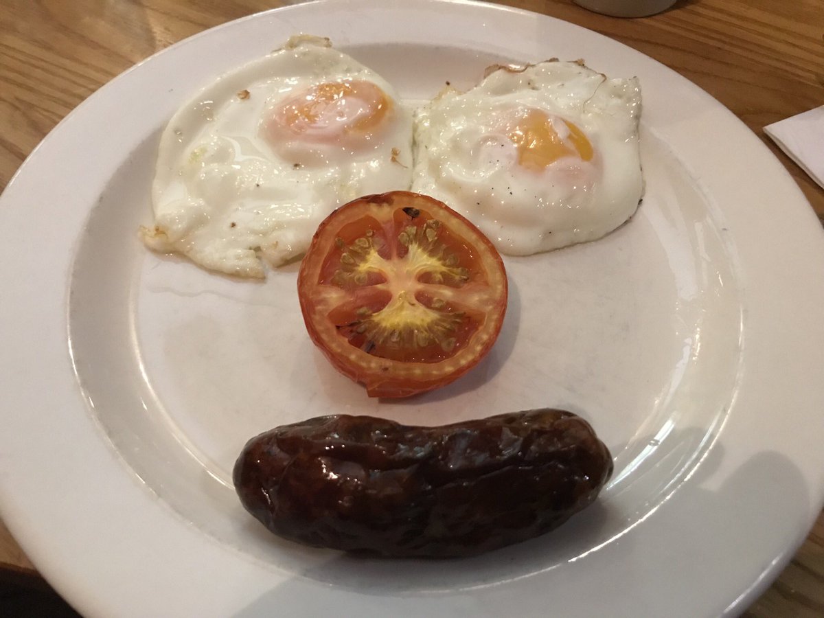 DaveWalters68's tweet photo. My family all laughed and shook their heads disbelievingly when I pointed to the breakfast menu and said “Can I have one looking like it does on the menu?” @premierinn @yourtabletable in Caernarfon duly humoured me! #thankyou #wifesbirthdayweekend #smilingfood https://t.co/DonLzx9XB9