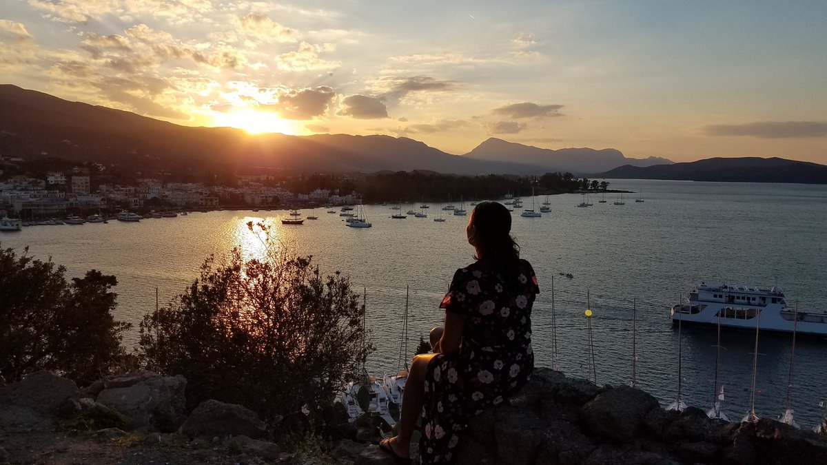 Poros sunset from when i was in Greece in October #SundaySunsets #sunsetsunday #Greece #sunset #greecevacation @always5star @RoarLoudTravel @_sundaysunsets_ @pubclub @pip_says