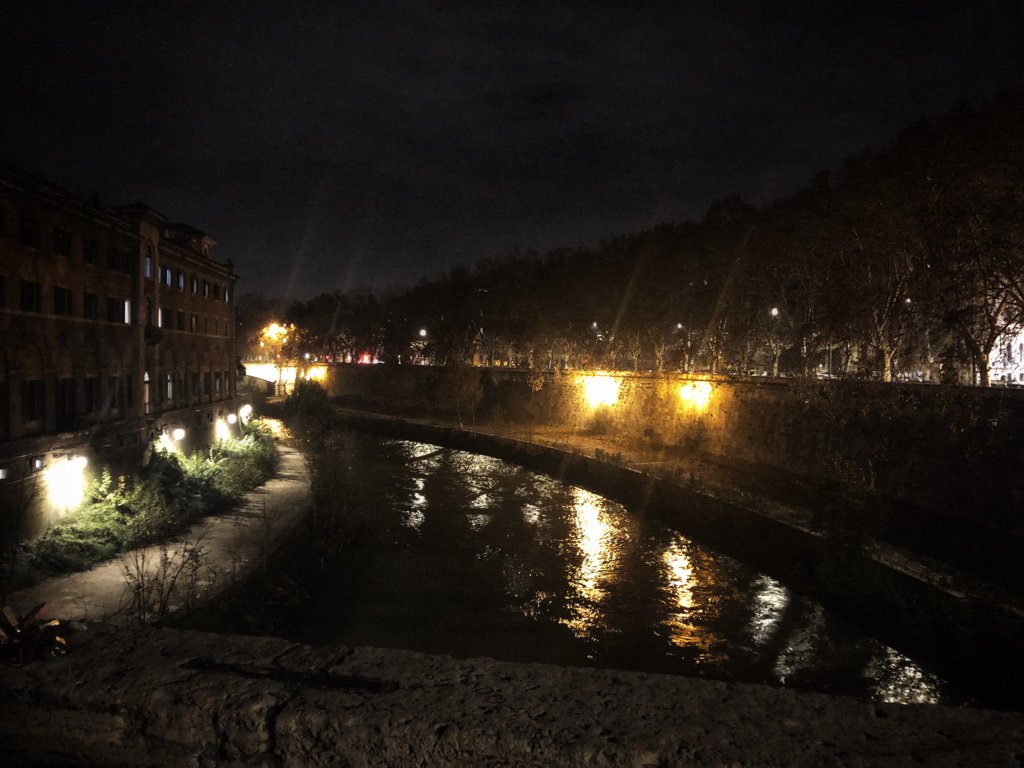 Walking across the Tiber; flashbacks to #TheBorgias - hoping @francoarno isn’t anywhere in sight.