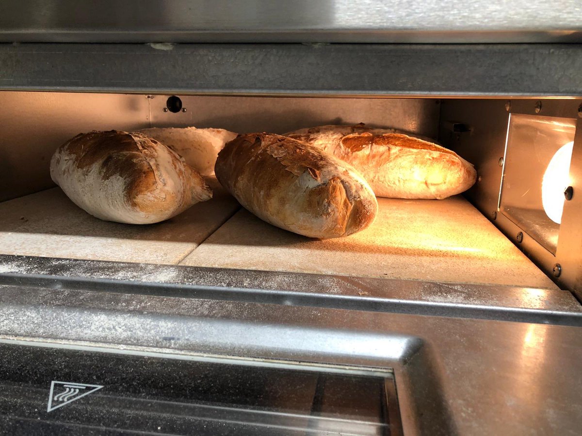 FPizzaGla's tweet photo. Don’t worry, pizza is coming! #pizzapassion #pizzabar #strianese #pizzapizzapizza #fpizza https://t.co/zLD94pqkj8