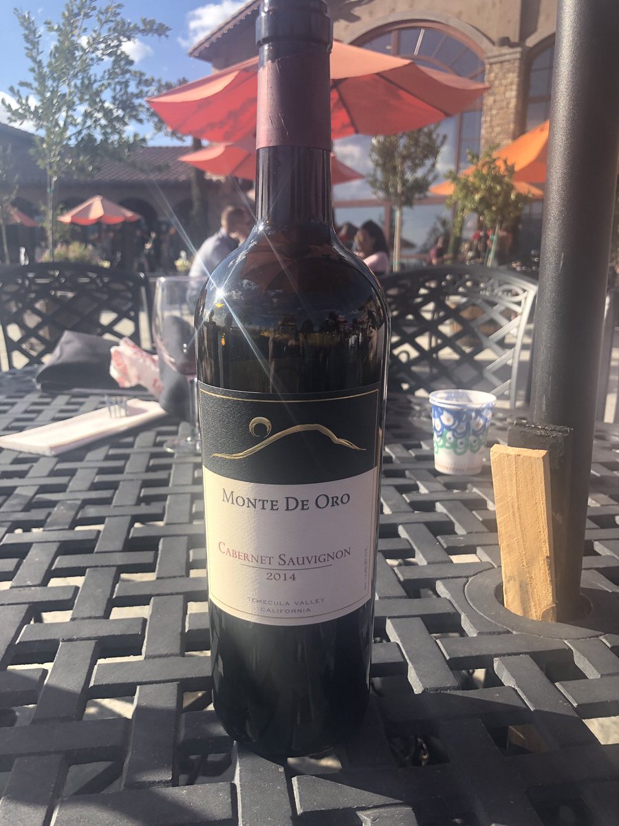 meg_jden's tweet photo. @TheEllenShow @MonteDeOro just found out this is Ellen’s fav wine— and now mine too 🍷💃🏼 #letsshareaglass #pourmeanotherone https://t.co/IuEjDr2u78