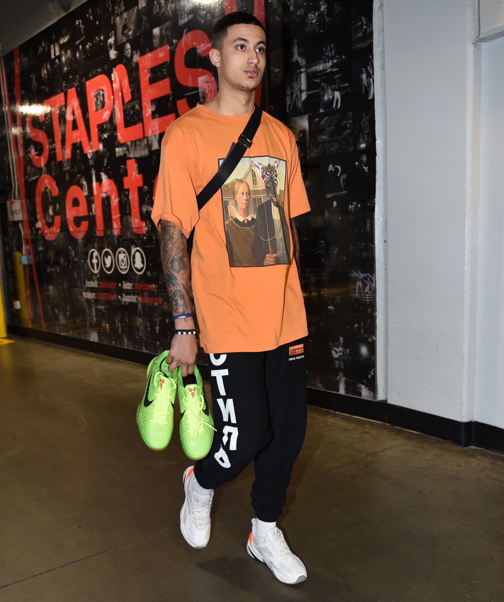 Acuario Lionel Green Street ola Complex Sneakers on Twitter: ".@kylekuzma arrives in the Nike M2K Tekno, “Grinch” Nike Kobe 6 for the game. 📸: @adampantozzi https://t.co/7Mmd3jKF7t" / Twitter Acuario Lionel Green Street ola Complex Sneakers on Twitter: ".@kylekuzma arrives in the Nike M2K Tekno, “Grinch” Nike Kobe 6 for the game. 📸: @adampantozzi https://t.co/7Mmd3jKF7t" / Twitter