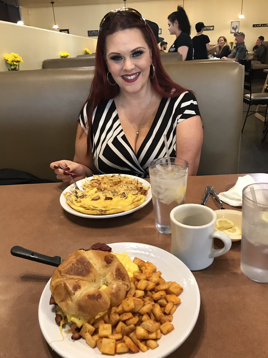 DirtyDivaEnt's tweet photo. Having brunch with this beautiful woman!!! @AlexaGrey69 ❤️❤️❤️ https://t.co/9kV7uREveX