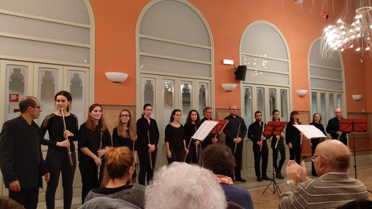 gpermanyer's tweet photo. Deixeu un moment "lu" d'Andalusia. Els #Flaustaff han fet que avui ens han fet passar una bona tarda en benefici de @la_marato Amb ritmes nadalencs i un petit tastet del Vivaldi que preparen per la primavera. https://t.co/IiSRcRqpD0