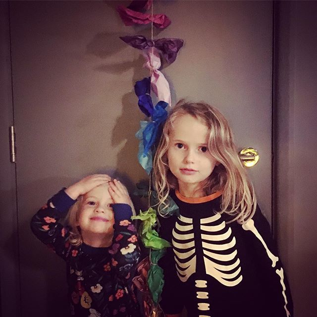 AmeliaGregory's tweet photo. Advent strings a-go. They are alternating gifts from their handmade Steiner advent string and a Lego calendar from their dad. Plastic versus handmade and natural. What could possibly go wrong?! #adventstring #adventcalendar #steinerwaldorf #steiner #stei… https://t.co/Xag9zkH2Ar https://t.co/rRrBBldVQ8
