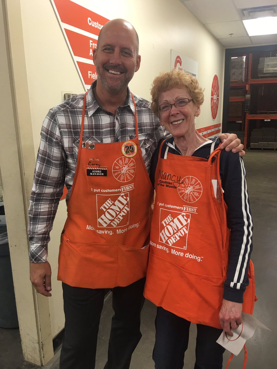 LucindaSweetBee's tweet photo. Congratulations to Nancy! Cashier of the month! Keep up the great work! 
#COM415 #415rocks #D66Proud 
@CBoswellHD @NFilantresTHD @mosesjedTHD @FergusonShalyn @SpecialtyDS0415 https://t.co/ANBvoOJ10l