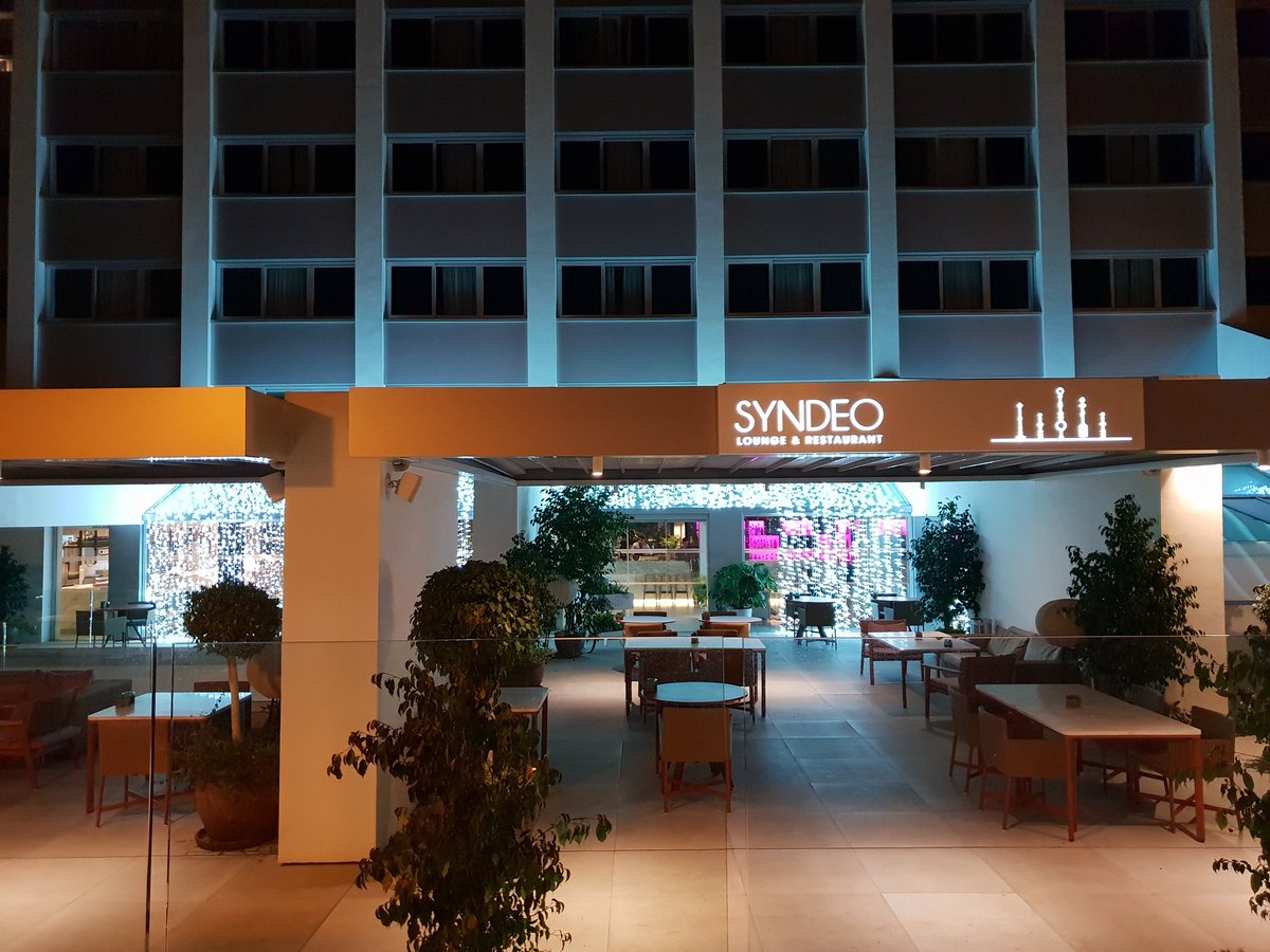 HoteleroLiberal's tweet photo. Nuestro @InnsideBosque ya está preparado para otra Navidad #NavINNdad y estamos deseando compartir con nuestros #worktrippers estas fechas tan especiales ¡Os esperamos! https://t.co/pQd1Kd2sLV