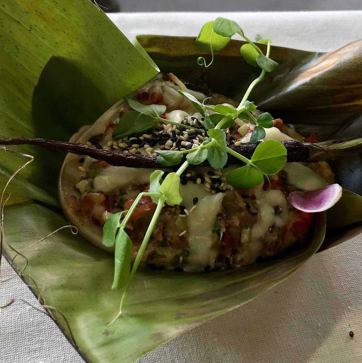 POP UP STORE tweet media