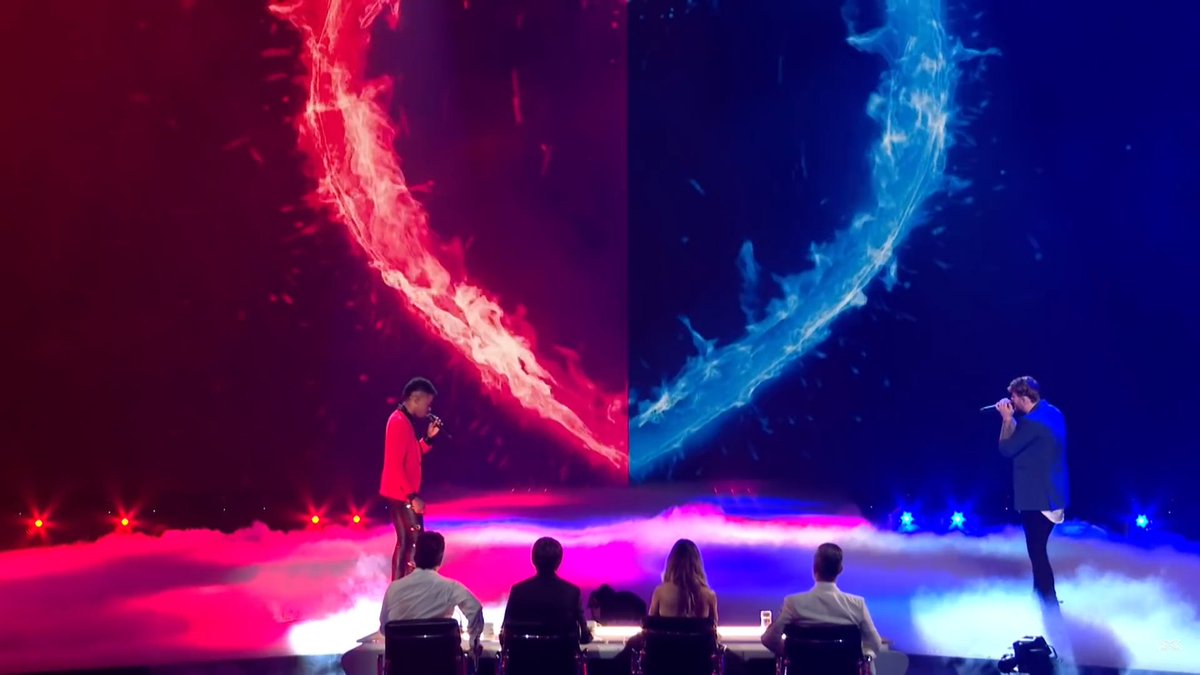 PageoconG's tweet photo. ay qué ilusión en #TheXFactor han hecho también una escenografía basada en dividir el espacio en dos tonos (rojo y azul) para luego alternarlos como hice para Raul Gómez en la #ESPreparty2018 https://t.co/iVItiU9rSc https://t.co/mICQvyY71m