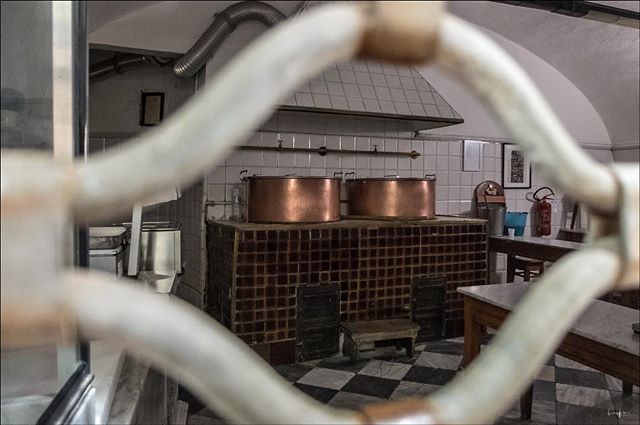 LUFA64's tweet photo. #genova #antichebotteghe #tripperia https://t.co/Sli2ZHYufb
