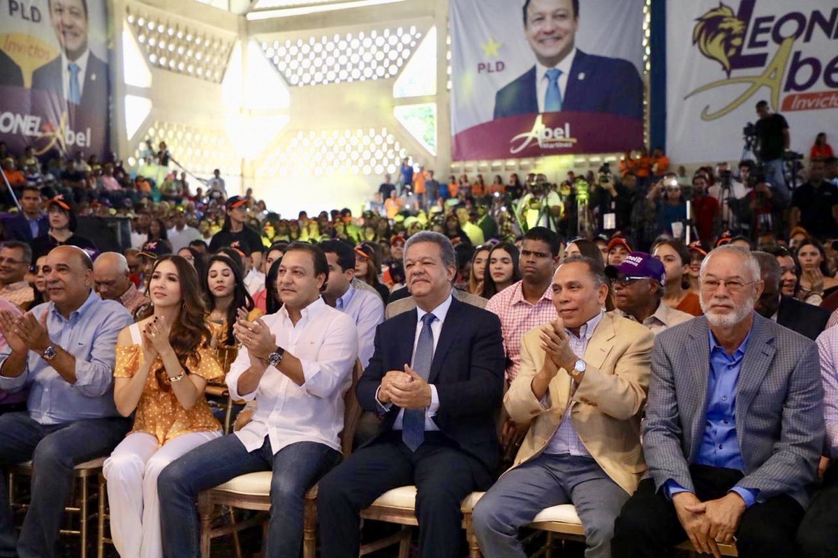 LeonelFernandez's tweet photo. Con él; vendrán los jóvenes de Santiago; de Santo Domingo; del este; del sur y del norte; y no me caben dudas de que, bajo cualquier circunstancia, ¡E’ pal 20 que vamos! https://t.co/Bj1Df2ZoRY