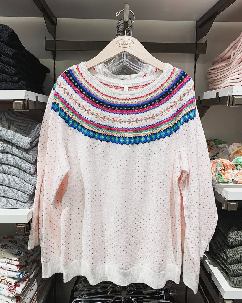 TangerOutlets's tweet photo. Sweet, sweet sweater season! Stop by #TalbotsOutlet to get winter weather ready for under $50 🤩 Find this festive sweater at a #TangerOutlets near you: https://t.co/aCHZ9JRcQW https://t.co/2MzKjUI5Tj