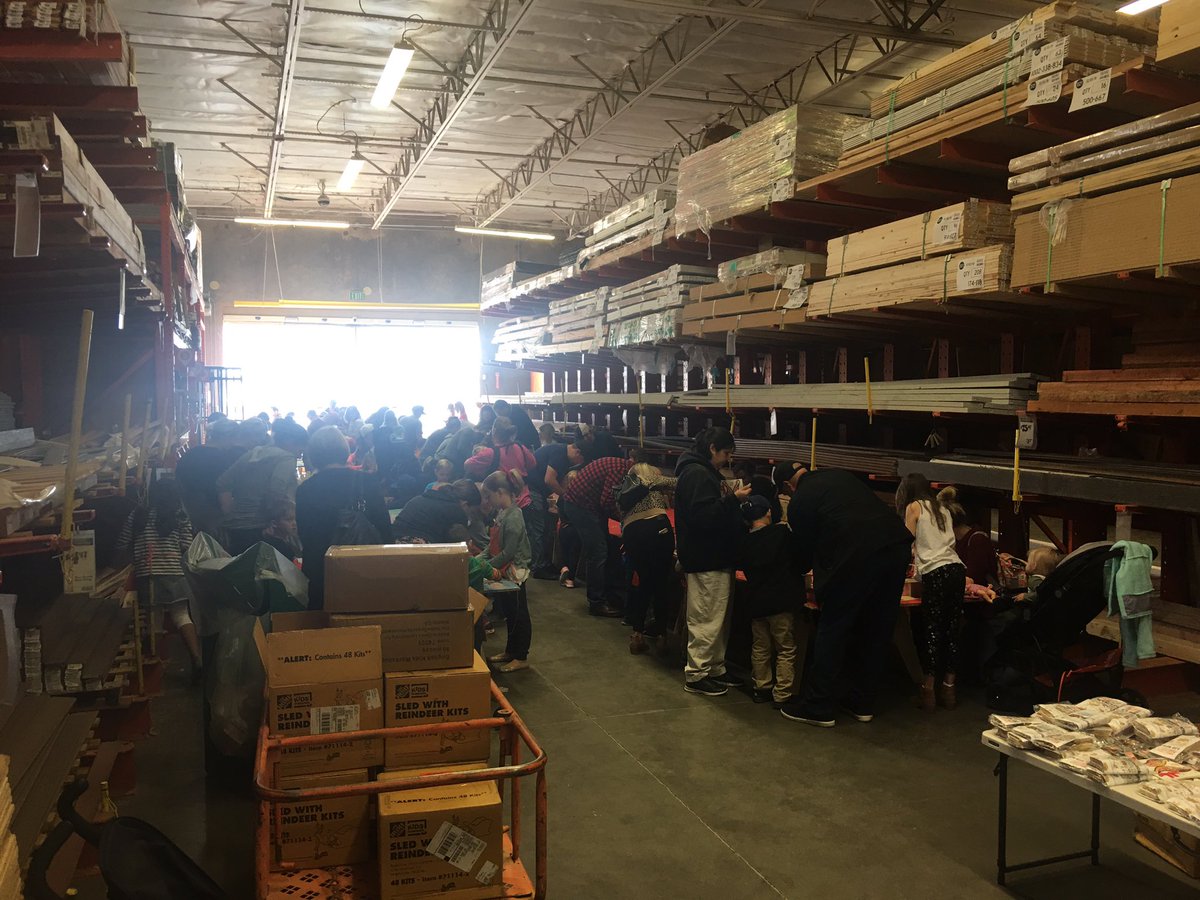 LucindaSweetBee's tweet photo. Kids Club 12/1/18. What an awesome turnout like always!!! 400 kids plus parents!!! Way to go Eric,Macy, Javier! Kids club wouldn’t be a success without you! 
#415rocks #D66PROUD #wearethecreek 
@TheCreekHD @CBoswellHD @NFilantresTHD @mosesjedTHD @FergusonShalyn @SpecialtyDS0415 https://t.co/TRV2pk354b