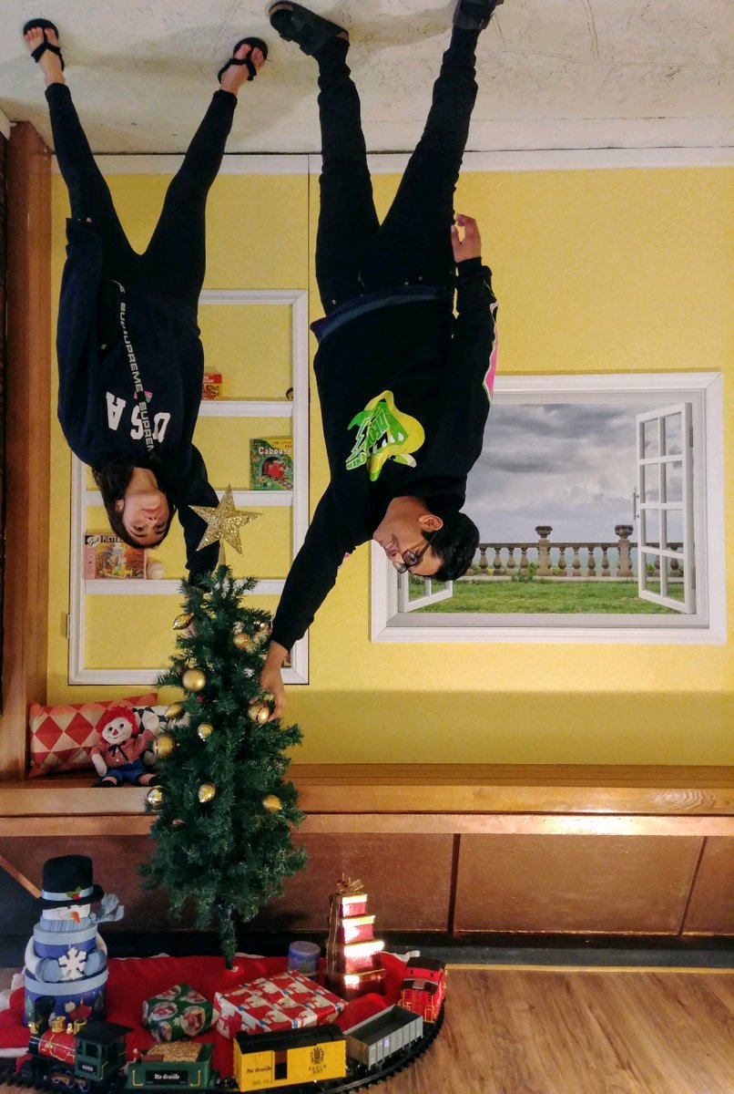 SeasideInverted's tweet image. It&apos;s #SundayFunday time! We&apos;re getting into the holiday spirit with our Inverted Christmas Tree!