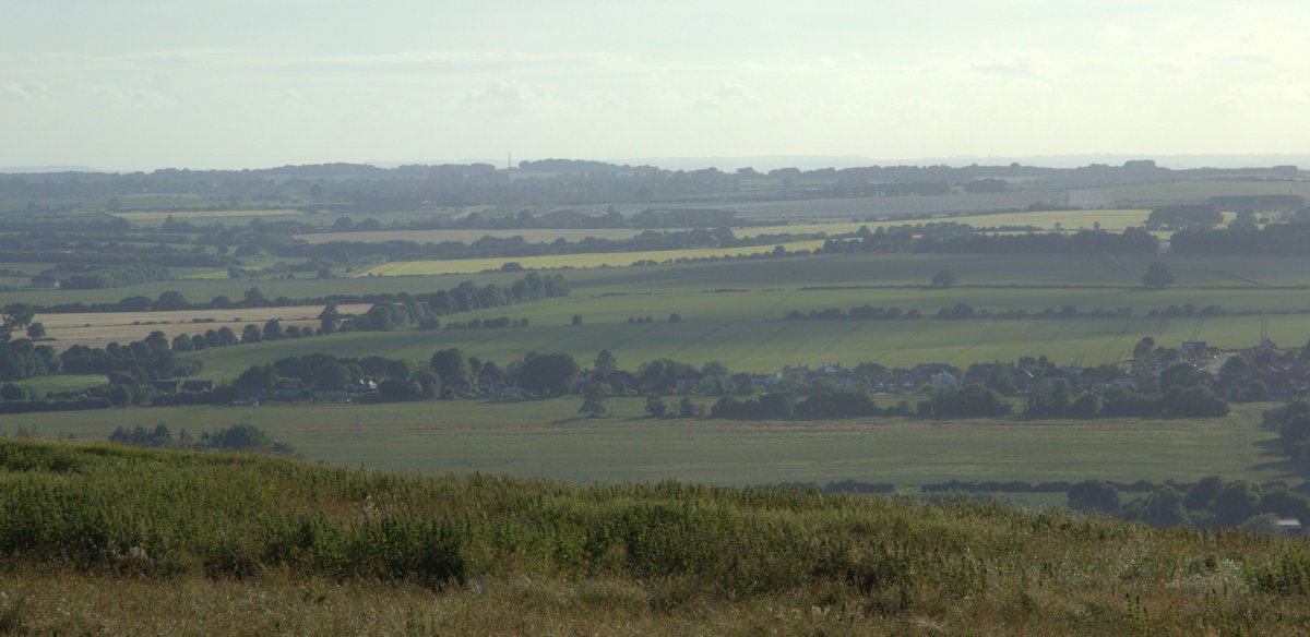 IcknieldRunner's tweet photo. This is what @Jefferiesauthor would have seen&amp;written abt the @WiltsWildlife from top of #LiddingtonCastle #TheRidgeway but @SwindonCouncil want2destroy @CPRE with houses ! pls support @ChiseldonGroup sign &amp; RT the petition to save @NorthWessexAONB https://t.co/pQmkKgvbrc 😍 https://t.co/jKMTZjNx3K