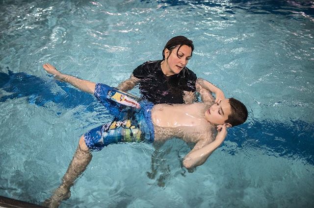Autistic 11 year old John Facer, left learns to swim with Erica Tortorella, right at Union Ave Community Fitness Center in New Windsor, NY on October 23, 2018. For Orange Magazine #onassignmnet #swimming #autism #swimlessons #swimclass #floating #newwind… ift.tt/2SogPnN