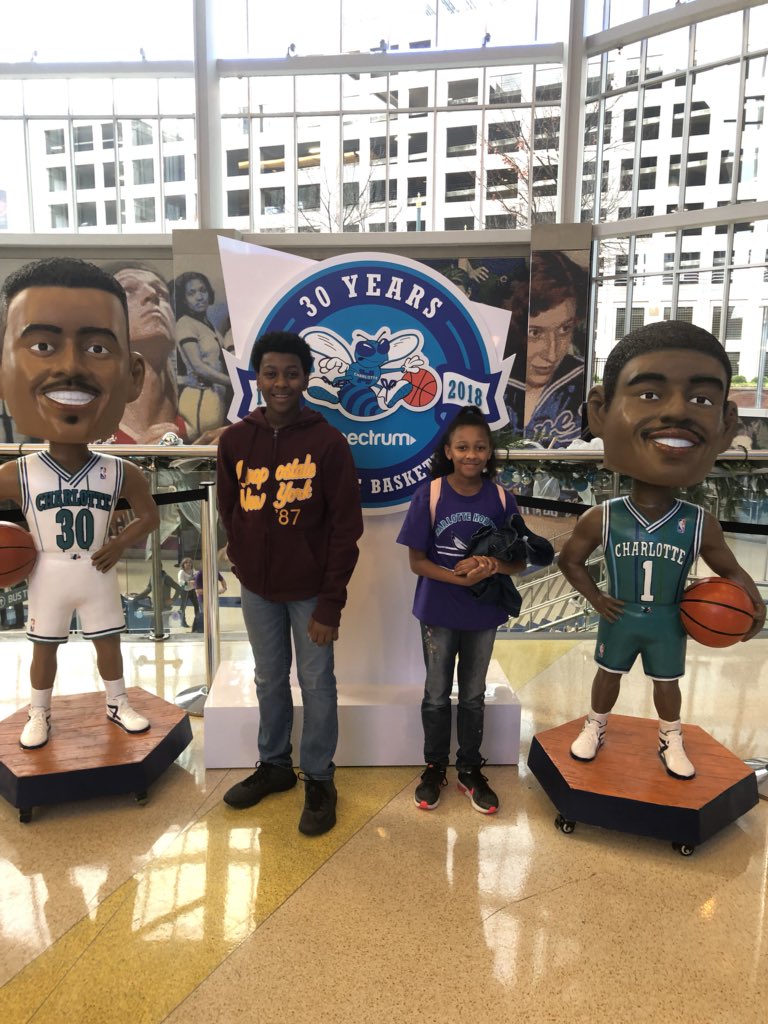 EventsbyLRA's tweet photo. Enjoying @hornetsgamenite with the fam https://t.co/JwETnzQ7Xu
