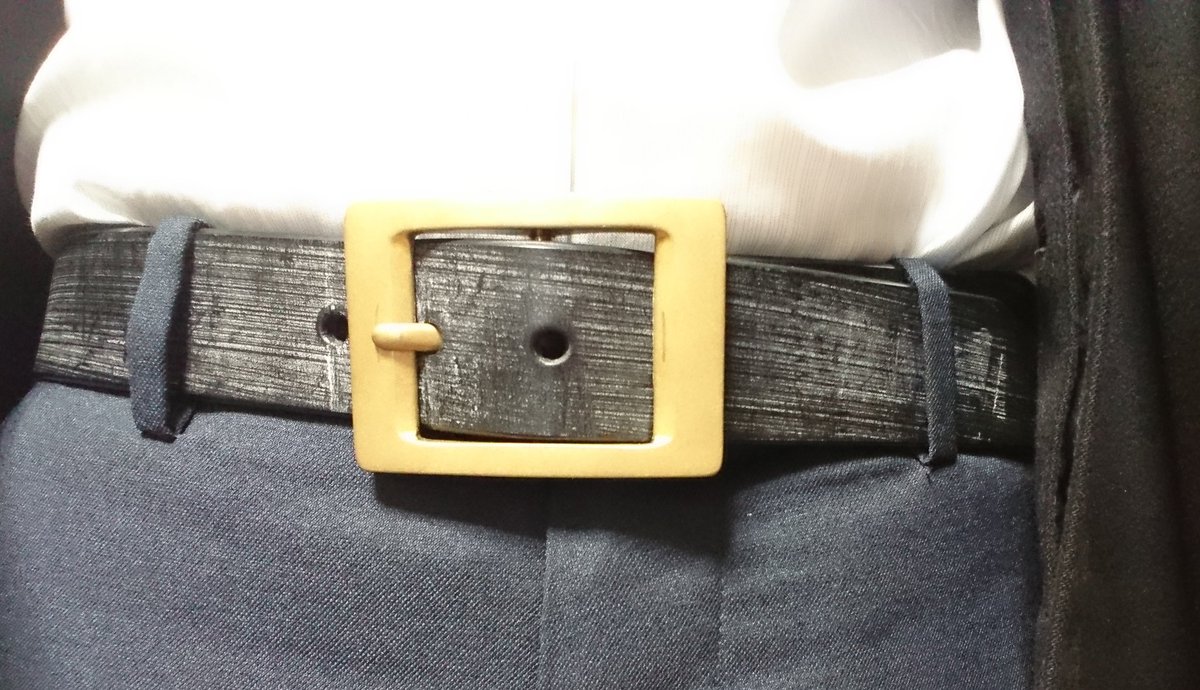 bel729's tweet image. 昨日受領した物はもうひとつありました。
流石にスーツに会わせるには大きかったですが
#cleaf 
ブライドルレザー芯通し染めブラック 
特級のレザーと特級のバックル、そして特級の職人の美しすぎるコバの仕上げ