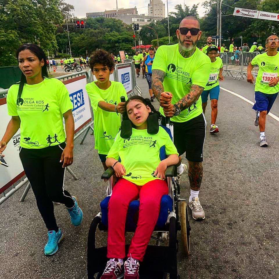 fogaca_henrique's tweet image. Hoje foi um dia muito especial!
Dia internacional das pessoas com deficiência! 
Muitos correram por uma causa nobre em prol da inclusão social, através do esporte!
Muito obrigado, Instituto Olga Kos! 🤘
Olivinha, João e Suelly meio preguiçosos mas representaram muito bem! 😂🙏