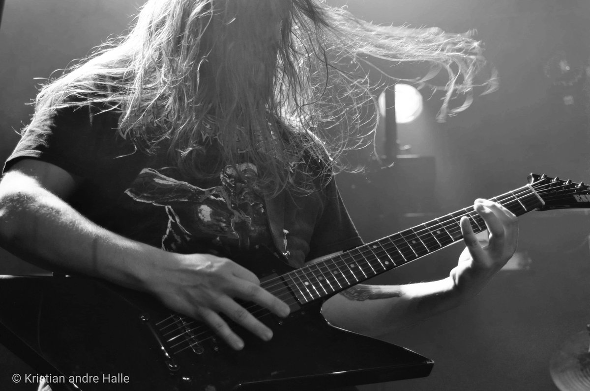 he_sundby's tweet photo. Another picture form asker 😎😎 #metalshow #metalhead #metalmusic #hateangel #hate_angel #thrashmetal #deathmetal #blackmetal #realmusic #badass #headbanging
#metalheads #metal #guitarists #guitar #guitarplayer #unsignedartist @ESPGuitarsUSA @marshallamps @EMG_PICKUPS https://t.co/xWWfUMt4ca