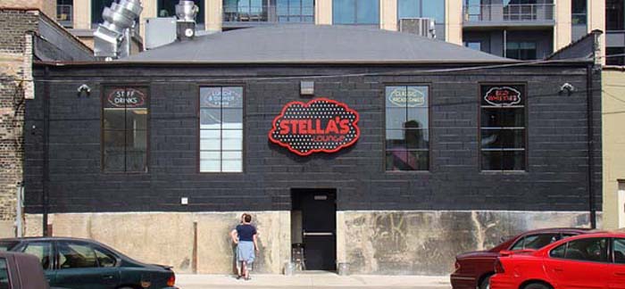 LFGdating's tweet photo. https://t.co/OvRpTrDmyo Bars We Love: Stellas Lounge, aka, Amazing Burgers and Retro Video Games FTW #arcadebars #grandrapids #gamers #datenight #gamerdating #dateideasforgamers #nerddating #geekdating #michigandating #videogames #LFG https://t.co/cdMsEmRE4X